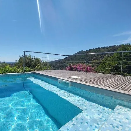 Piscine Et Maquis *